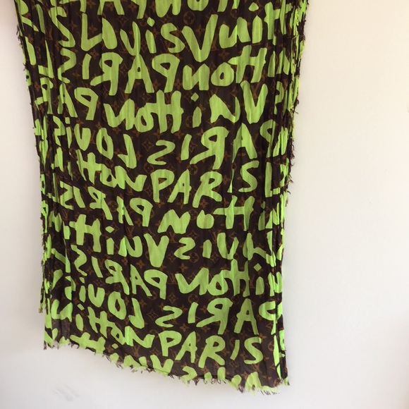 Louis Vuitton monogram scarf - Picture 2 of 3
